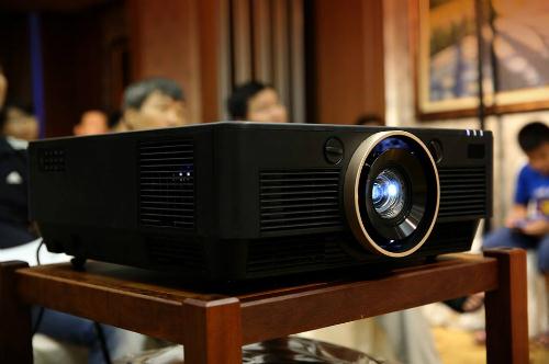 Máy chiếu 4K DLP đầu tiên Việt Nam với giá gần 200 triệu đồng